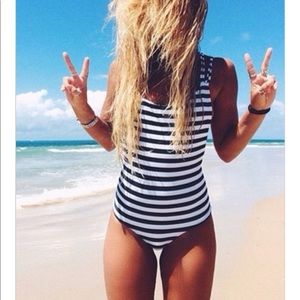 B&W striped strappy back swimsuit NWOT